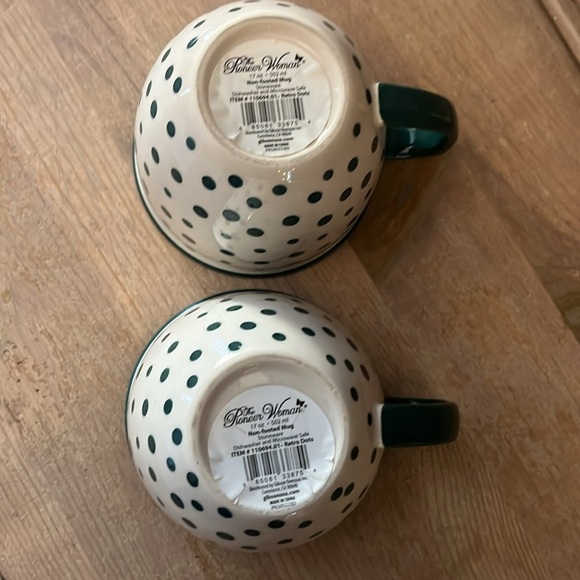 The Pioneer Woman Set of 2 Coffee Mugs Green Polka Dots Tea NWT - Picture 5 of 6